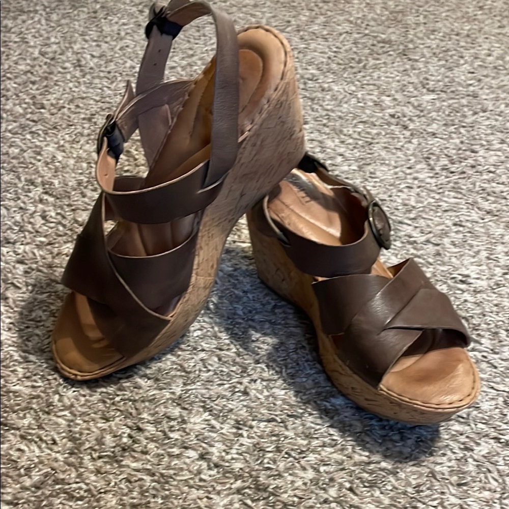 FREE with purchase (in a light bundle) BORN 10 Brown/grey taupe Wedge Sandals